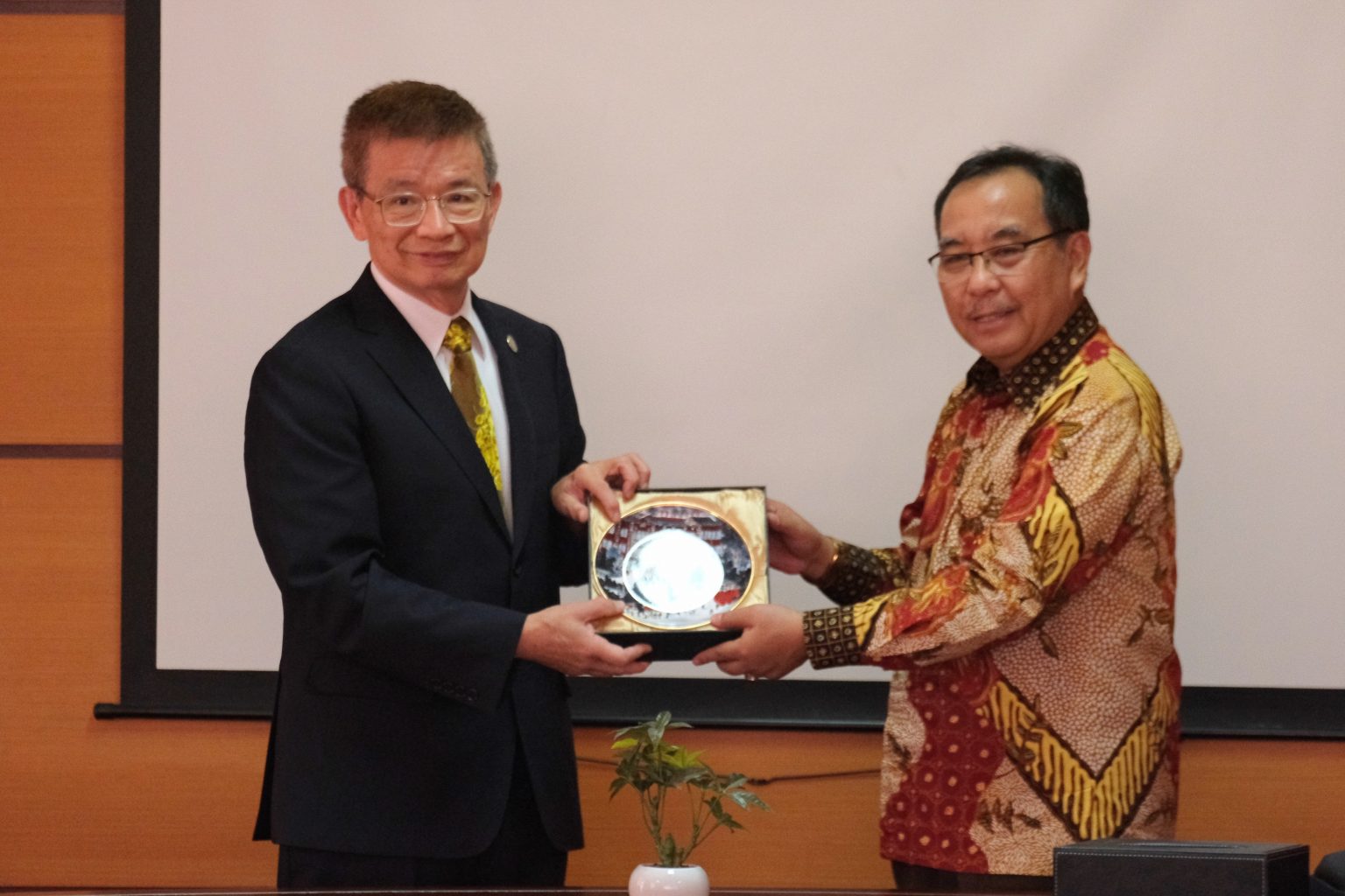 Masukkan Gambar Disini